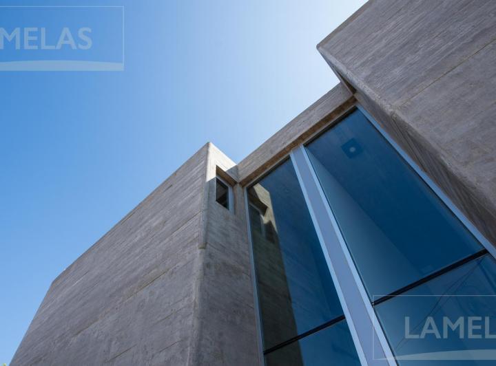 Casa · 151m² · 5 Ambientes · 2 Cocheras