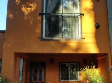 Casa · 210m² · 5 Ambientes · 2 Cocheras · Casa en Venta - 3 Dorm. 3 Baños - Cochera - 700 m² - Tortuguitas, Malvinas Argentinas