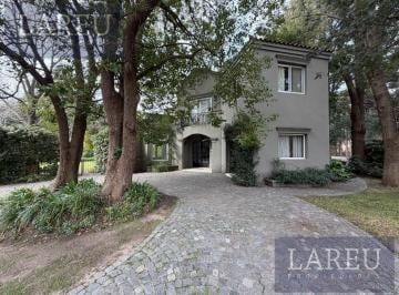 Casa · 315m² · 7 Ambientes · 4 Cocheras · Casa en Venta - Barrio Los Laureles