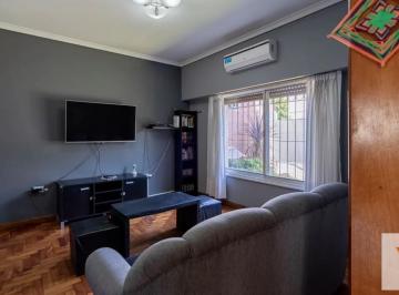 Casa · 173m² · 6 Ambientes · 1 Cochera · Casa en Venta - 3 Dorm. 2 Baños 2 Cocheras - 300 m² - Ciudad Madero