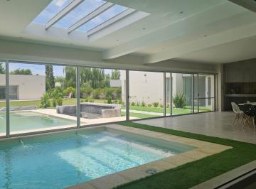 Casa · 357m² · 6 Ambientes · 2 Cocheras · Casa en Puerto Roldan, Venta - Alquiler