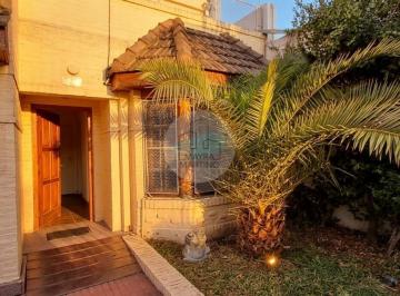 Casa · 261m² · 5 Ambientes · 1 Cochera · Casa Chalet en Venta en Munro, Vicente López, G. B. a. Zona Norte