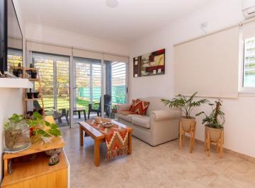 Casa · 79m² · 3 Ambientes · 1 Cochera · Casa en Venta Berisso 2 Dorm. Patio Cocheras
