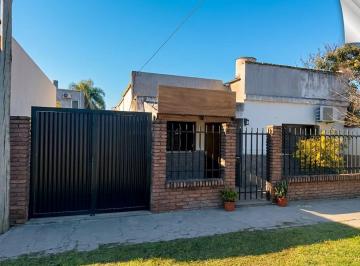 Casa · 106m² · 3 Ambientes · 1 Cochera · Se Alquila Casa a m de Av Gorriti