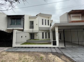 Casa · 192m² · 6 Ambientes · 2 Cocheras · Casa en Granadero Baigorria