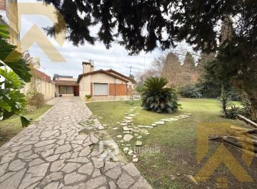Casa · 90m² · 5 Ambientes · 4 Cocheras · Casa en Venta 5 Ambientes Parque Pileta Tortuguitas Zona Comercial