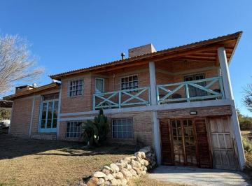 Casa · 205m² · 8 Ambientes · 3 Cocheras · La Herminda Casa de Campo
