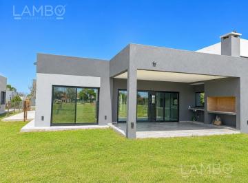 Casa · 149m² · 5 Ambientes · 3 Cocheras · Alquiler Anual Casa Pilar Santo Tomás