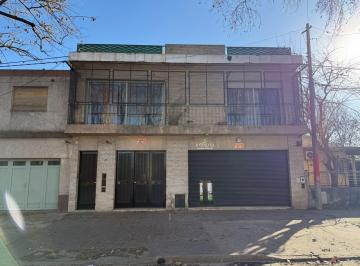Casa · 210m² · 4 Ambientes · 3 Cocheras · Amplia Casa en Roque Saenz Peña - 3 Dorm. con Cochera, Patio, Parrillero
