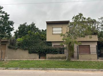 Casa · 136m² · 5 Ambientes · 2 Cocheras · Casa 5 Ambientes en Venta Grand Bourg
