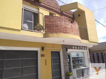 Casa · 187m² · 6 Ambientes · 1 Cochera · Casa en Venta - 4 Dorm. 2 Baños - Cochera - 187 m² - 9 de Julio