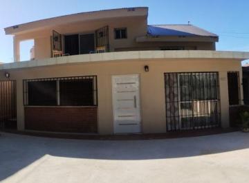 Casa · 200m² · 6 Ambientes · 4 Cocheras · Casa en Venta - 5 Dorm. 3 Baños - Cocheras - 500 m² - Longchamps