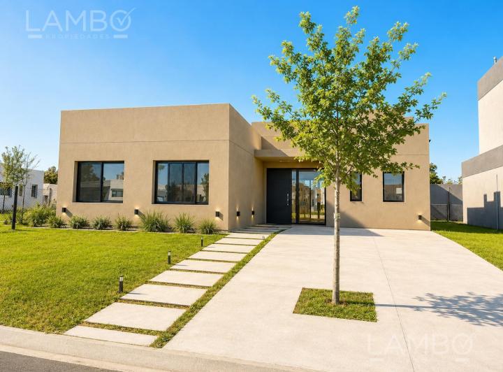 Casa · 159m² · 6 Ambientes · 2 Cocheras