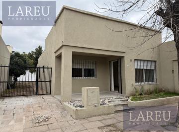 Casa · 103m² · 3 Ambientes · 2 Cocheras · Casa en Calle Lorenzo Lopez - Pilar Centro