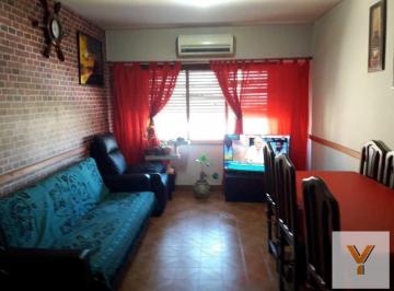 Departamento · 70m² · 3 Ambientes · Departamento en Venta - 2 Dorm. 1 Baño - 70 m² - Banfield