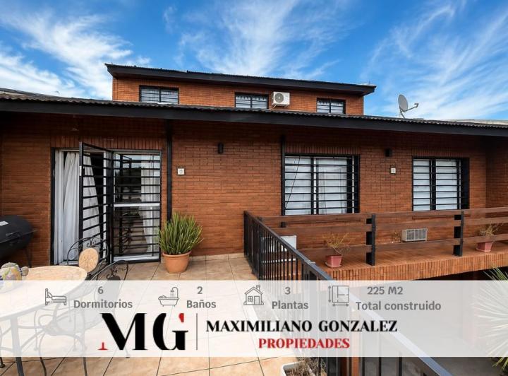 Casa · 225m² · 9 Ambientes · 2 Cocheras