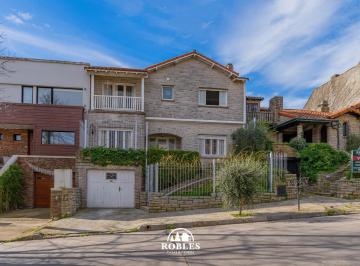 Casa · 234m² · 5 Ambientes · 1 Cochera · Chalet en El Excelente Entorno de Stella Maris