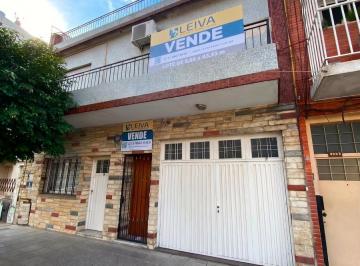 Casa · 374m² · 4 Ambientes · 2 Cocheras · Amplia Casa / Lote en Venta, San Justo Centro
