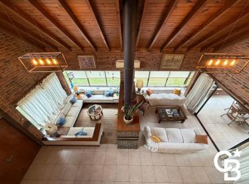 Casa · 310m² · 6 Ambientes · 4 Cocheras · Casa Sobre Lote de 1.420 m en Venta -:los Lagartos C. C.
