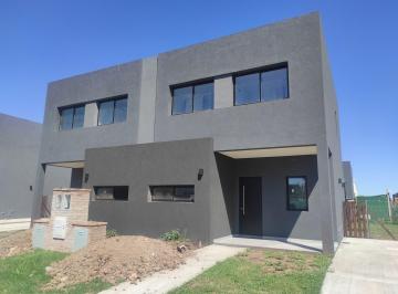 Casa · 130m² · 4 Ambientes · Casa en Alquiler en El Aljibe, Pilar, G. B. a. Zona Norte