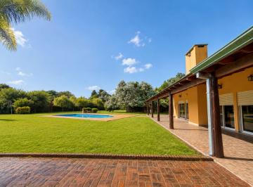 Casa · 210m² · 6 Ambientes · 2 Cocheras · Casa Quinta Venta 2500 m² El Pato Berazategui