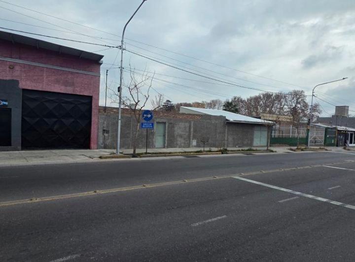 Bodega-Galpón · 240m² · 3 Ambientes