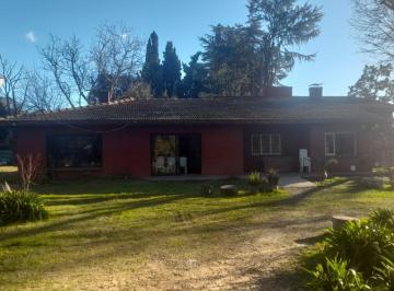 Quinta vacacional · 395m² · 6 Dormitorios · Venta 3 Casas en 4 Lotes C/pileta La Lonja Pilar