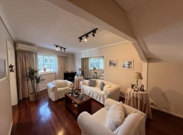 Casa · 146m² · 5 Ambientes · Casa de 5 Ambientes en Venta en Parque Chacabuco con Patio y Balcón Terraza