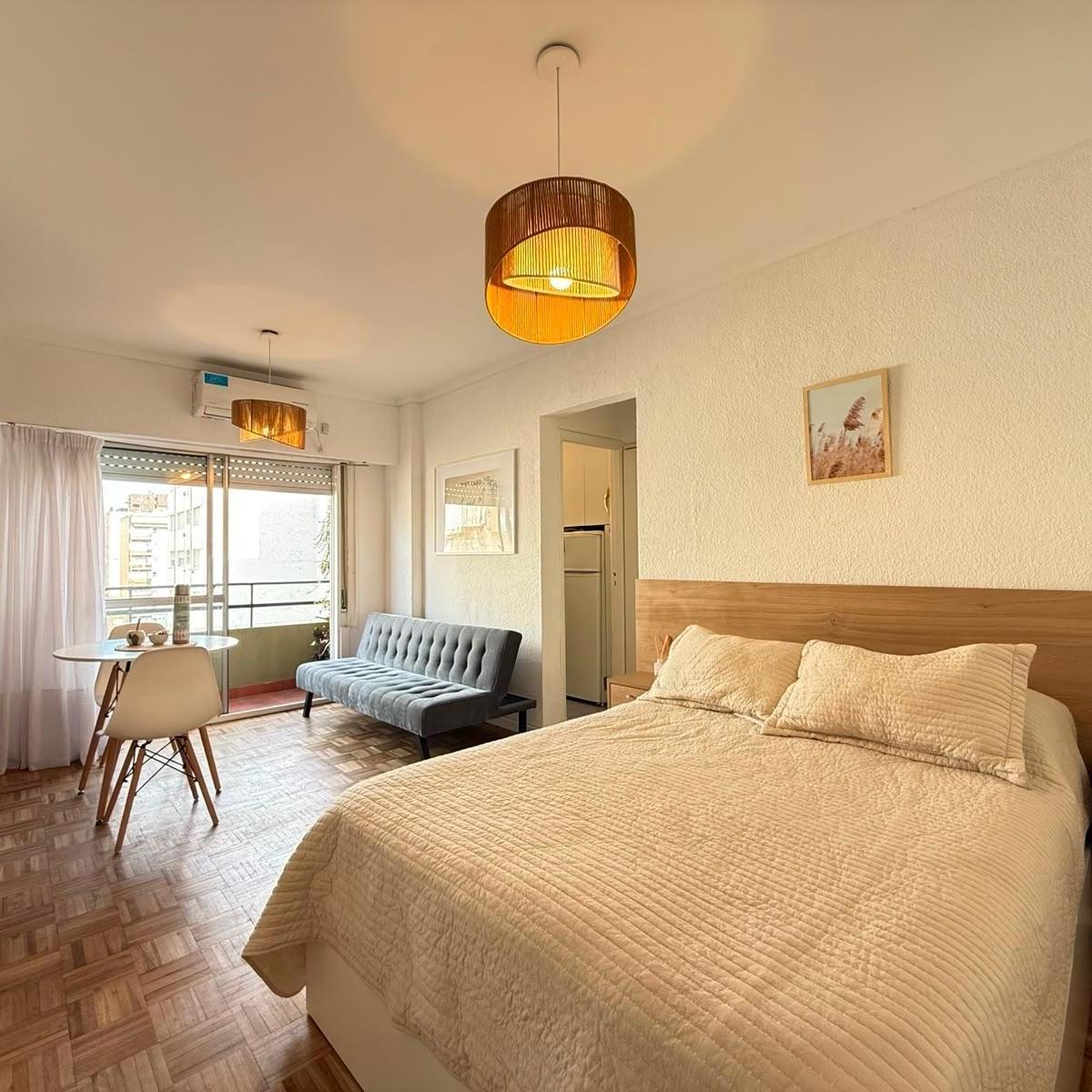 Departamento de 1 ambiente A la calle con balcon
