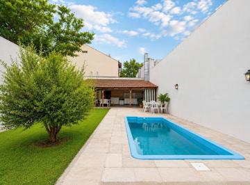 Casa · 132m² · 5 Ambientes · 1 Cochera · Venta. Casa. 5 Ambientes. Quincho. Jardín. Pileta. Balcón. Villa Crespo.