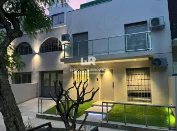 Casa · 240m² · 4 Ambientes · 1 Cochera · Venta Casa Reciclada a Nuevo con Jardín y Cochera en Barrio River