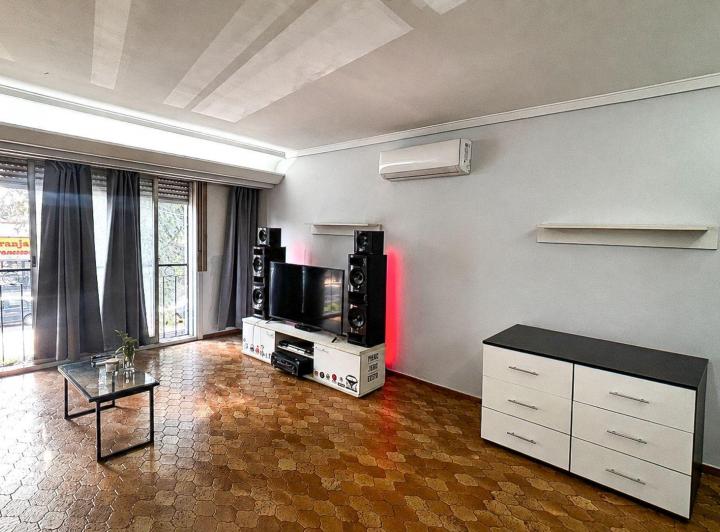 Casa · 190m² · 5 Ambientes · 2 Cocheras