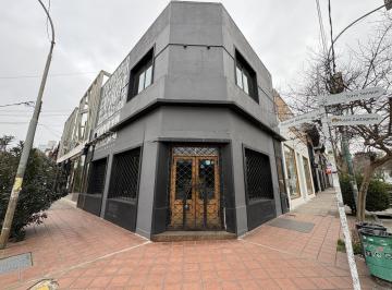 Local comercial · 140m² · Excelente Local Comercial en Esquina de Calle Güemes.