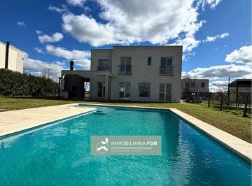 Casa · 180m² · 5 Ambientes · 2 Cocheras · Casa con Pileta en Venta en Barrio Golf| El Cantón - Financiación - 3 Dorm. - Pérgola Cubierta