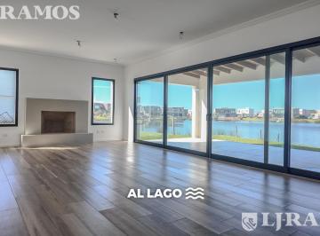 Casa · 230m² · 7 Ambientes · 2 Cocheras · Gran Espejo de Agua. 4 Dorm..