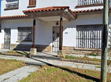 Casa · 90m² · 4 Ambientes · Casa de 4 Ambienetes en Alquiler – 24 Meses
