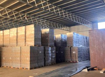 Bodega-Galpón de 1 ambiente, Luzuriaga · Galpon de 1000 m² en Alquiler en Luzuriaga