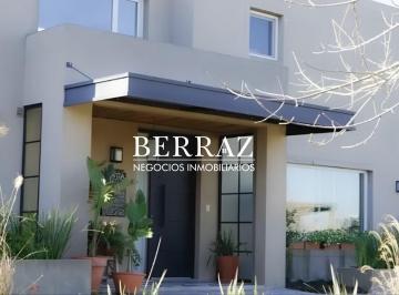 Casa · 280m² · 4 Ambientes · 2 Cocheras · Casa Venta 3 Dorm. Lote de 880 m² Barrio Islas, El Cantón, Escobar, Zona Norte