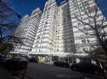 Departamento de 3 ambientes, Parque Chacabuco · Excelente Departamento de 3 Ambientes en Torre de Parque Chacabuco
