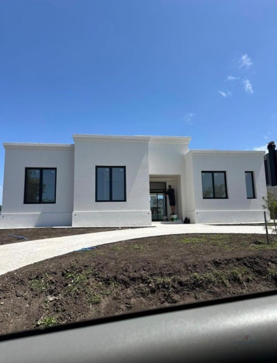Venta chalet A estrenar 4 ambientes casonas del haras