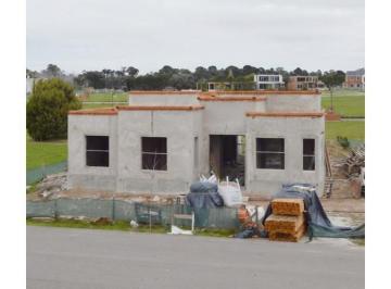 Casa · 195m² · 4 Ambientes · 1 Cochera · Casa en Casonas del Haras
