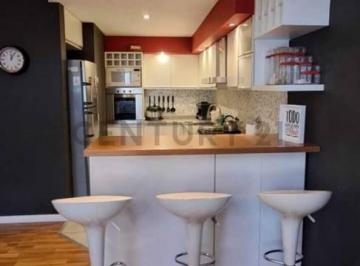 PH · 180m² · 3 Dormitorios · 1 Cochera · - Excelente Triplex de 5 Ambientes Muy Luminoso con Cochera - Pequeña Piscina y Solarium - – Quincho