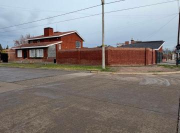 Casa en Venta de 1 ambiente · Excelente Chalet Reformado en Venta en Esquina de Barrio Los Olmos