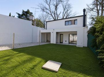 Casa · 90m² · 3 Ambientes · 1 Cochera · Casa en City Bell