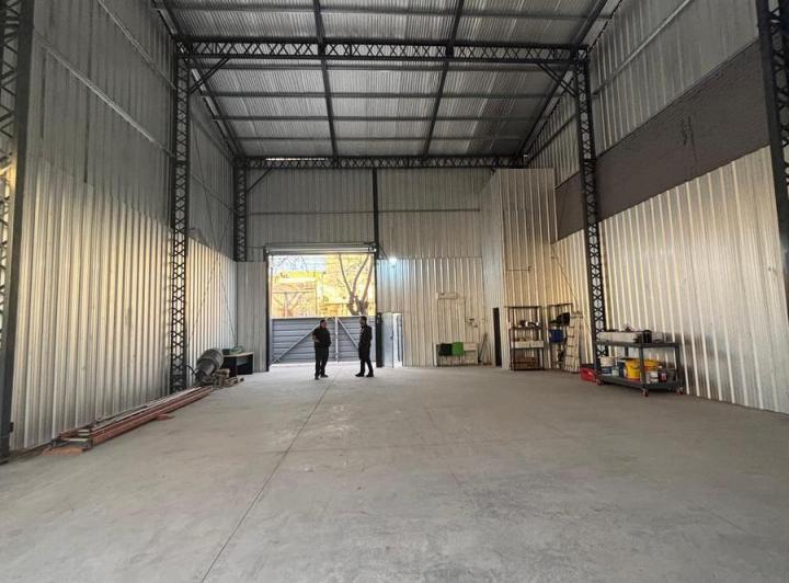 Bodega-Galpón · 170m² · 1 Ambiente · 10 Cocheras