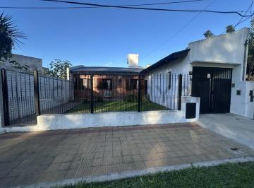 Casa · 114m² · 4 Ambientes · 1 Cochera · Casa en Venta en Tolosa
