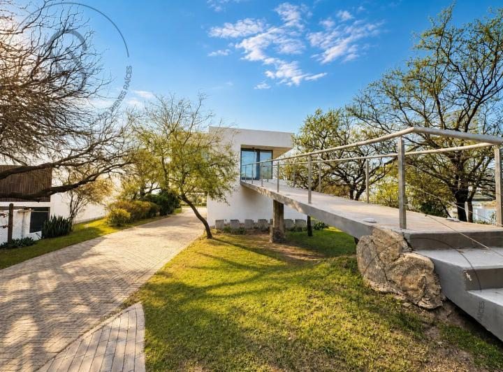 Casa · 340m² · 6 Ambientes