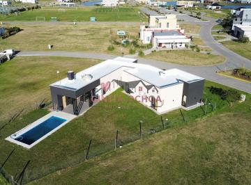 Casa · 149m² · 4 Ambientes · 4 Cocheras · Casa en Venta de 4 Ambientes con Pileta a La Laguna en Santa Clara Al Sur, Canning San Vicente
