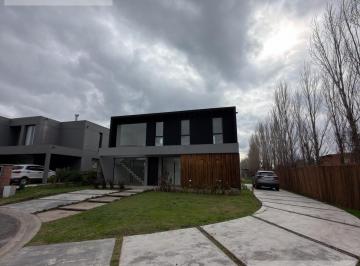 Casa · 202m² · 5 Ambientes · 4 Cocheras · Casa - Lagoon Pilar