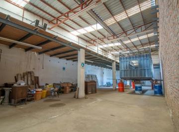 Bodega-Galpón · 648m² · 4 Ambientes · Venta – Galpón con Oficinas y Local Comercial. Apto Crédito. Villa Gobernador Gálvez.